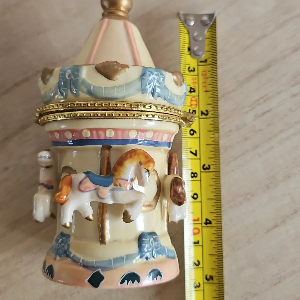 Small Carousel Ceramic Box - Picture 9 of 10